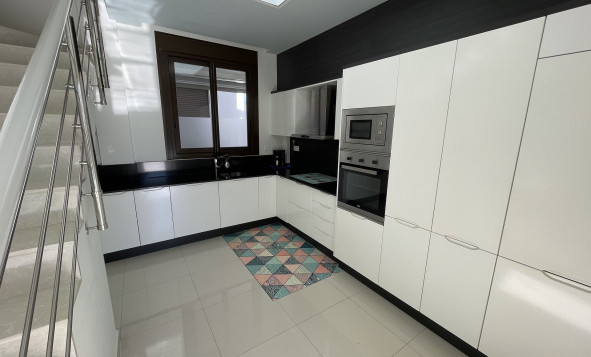 Herverkoop - 4. Halfvrijstaande villa - Villamartin - Costa Blanca Zuid