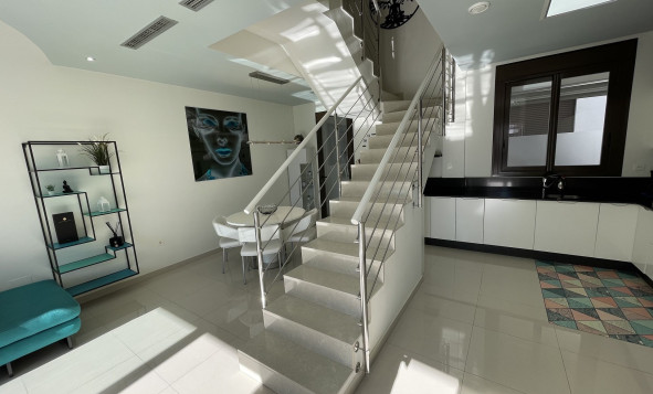 Herverkoop - 4. Halfvrijstaande villa - Villamartin - Costa Blanca Zuid