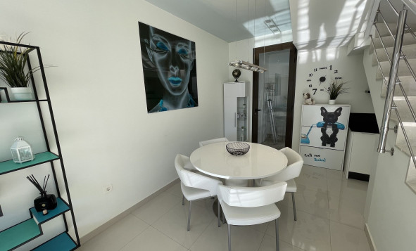 Herverkoop - 4. Halfvrijstaande villa - Villamartin - Costa Blanca Zuid