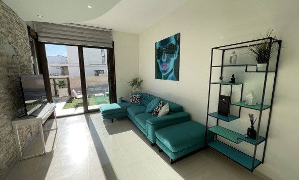 Herverkoop - 4. Halfvrijstaande villa - Villamartin - Costa Blanca Zuid