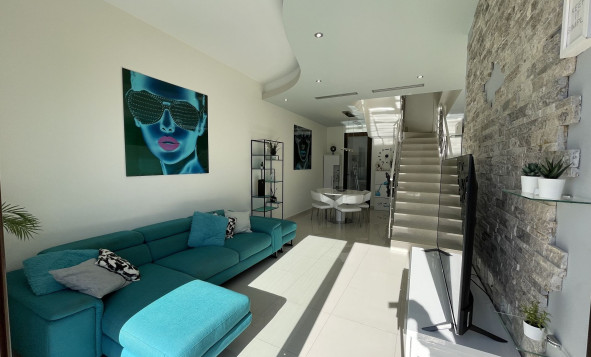 Herverkoop - 4. Halfvrijstaande villa - Villamartin - Costa Blanca Zuid