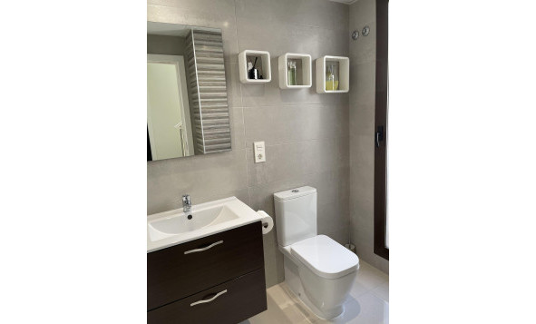 Herverkoop - 4. Halfvrijstaande villa - Villamartin - Costa Blanca Zuid