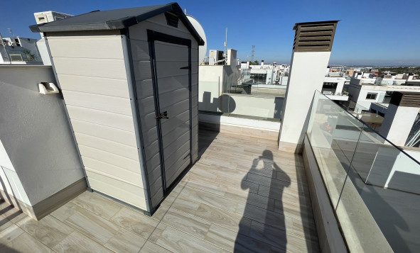 Herverkoop - 4. Halfvrijstaande villa - Villamartin - Costa Blanca Zuid