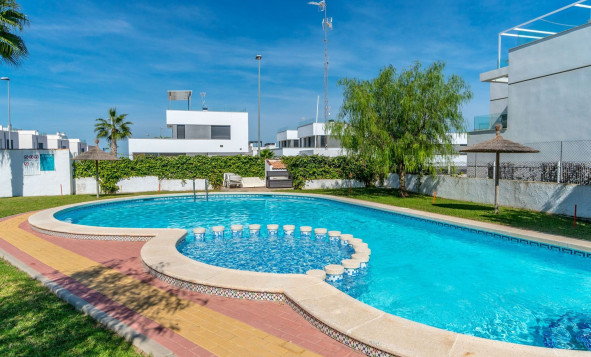 Herverkoop - 4. Halfvrijstaande villa - Villamartin - Costa Blanca Zuid