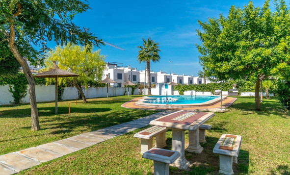 Herverkoop - 4. Halfvrijstaande villa - Villamartin - Costa Blanca Zuid