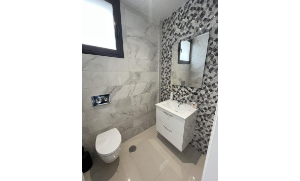 Herverkoop - 4. Halfvrijstaande villa - Villamartin - Costa Blanca Zuid