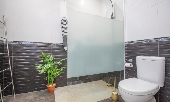 Herverkoop - 4. Halfvrijstaande villa - Villamartin - Costa Blanca Zuid