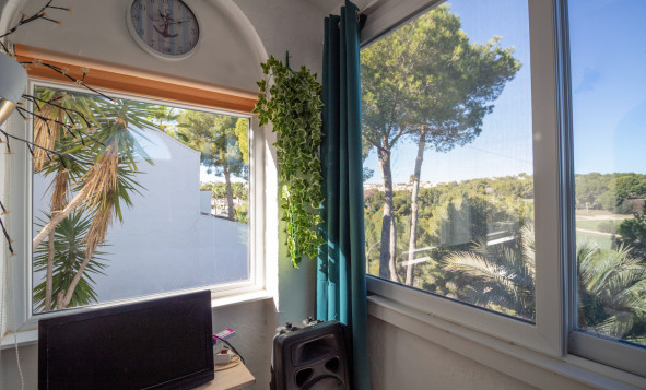 Herverkoop - 4. Halfvrijstaande villa - Villamartin - Costa Blanca Zuid