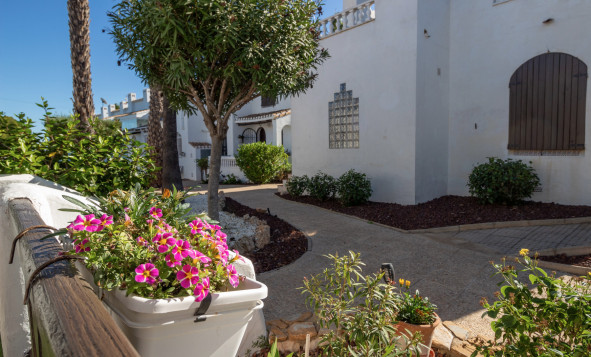 Herverkoop - 4. Halfvrijstaande villa - Villamartin - Costa Blanca Zuid