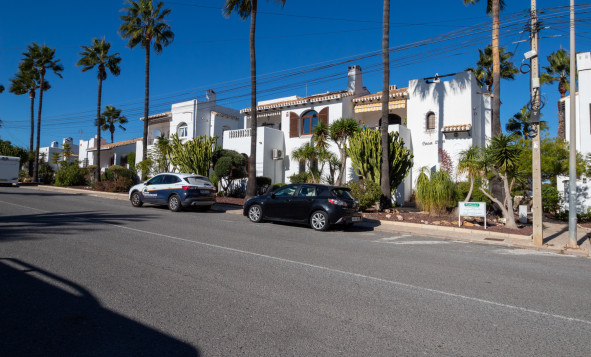 Herverkoop - 4. Halfvrijstaande villa - Villamartin - Costa Blanca Zuid