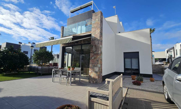 Herverkoop - 3. Halfvrijstaand huis - Cabo Roig - Costa Blanca Zuid