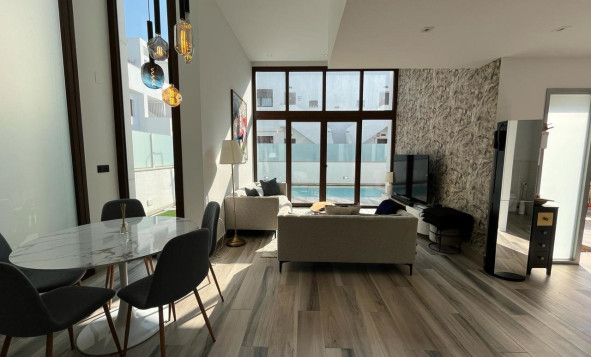 Herverkoop - 3. Halfvrijstaand huis - Los Balcones - Costa Blanca Zuid