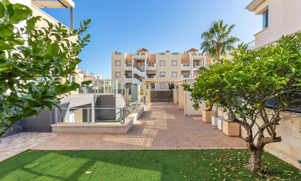Herverkoop - 3. Halfvrijstaand huis - Orihuela Costa - La Zenia