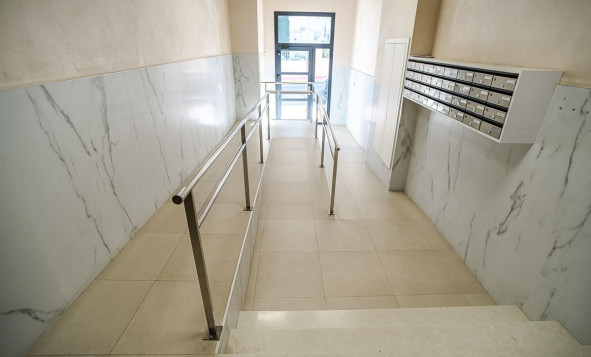 Herverkoop - 1. Appartement / flat - Torrevieja - Calas Blancas