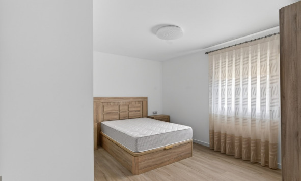 Herverkoop - 3. Halfvrijstaand huis - Alicante - Costa Blanca Noord