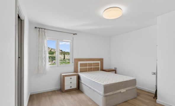 Herverkoop - 3. Halfvrijstaand huis - Alicante - Costa Blanca Noord