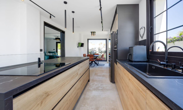 Resale - 3. Semi-detached house - Torrevieja - Costa Blanca South