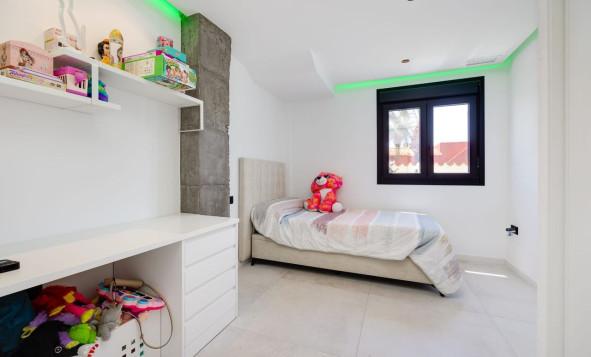 Resale - 3. Semi-detached house - Torrevieja - Costa Blanca South