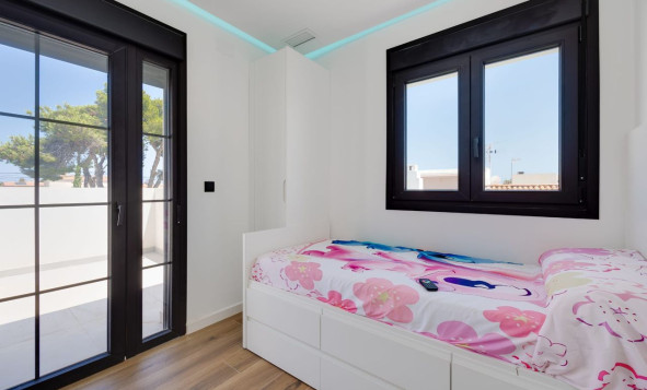 Resale - 3. Semi-detached house - Torrevieja - Costa Blanca South