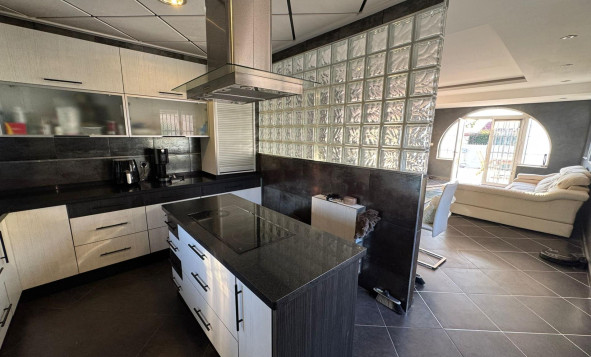 Herverkoop - 3. Vrijstaande villa - Torrevieja - Costa Blanca Zuid