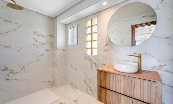 Herverkoop - 3. Vrijstaande villa - Torrevieja - Los Frutales