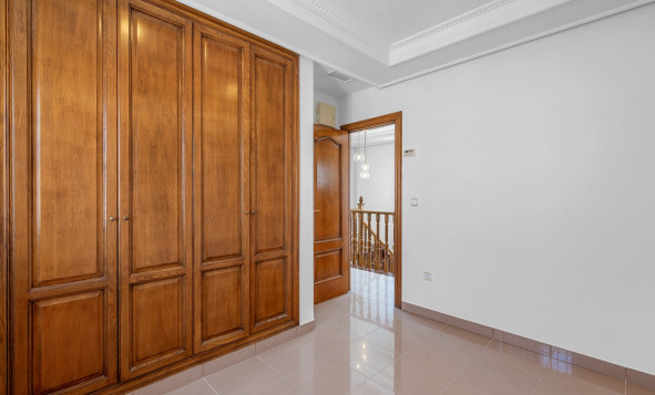 Herverkoop - 3. Vrijstaande villa - Torrevieja - Los Frutales