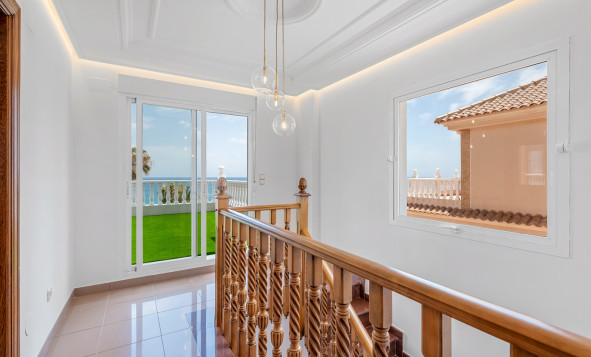 Herverkoop - 3. Vrijstaande villa - Torrevieja - Los Frutales