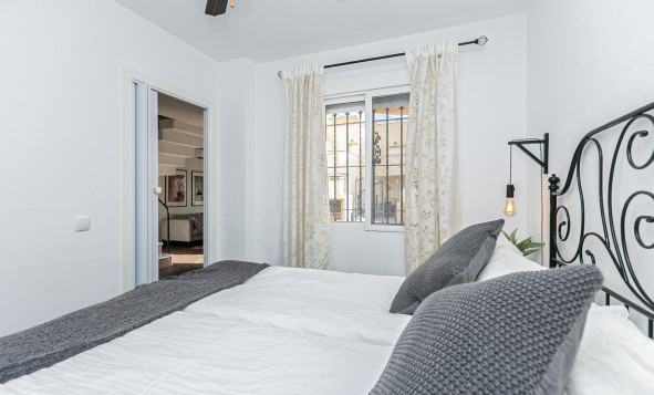 Reventa - 2. Chalet adosado - Torrevieja - Torretas