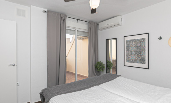 Reventa - 2. Chalet adosado - Torrevieja - Torretas