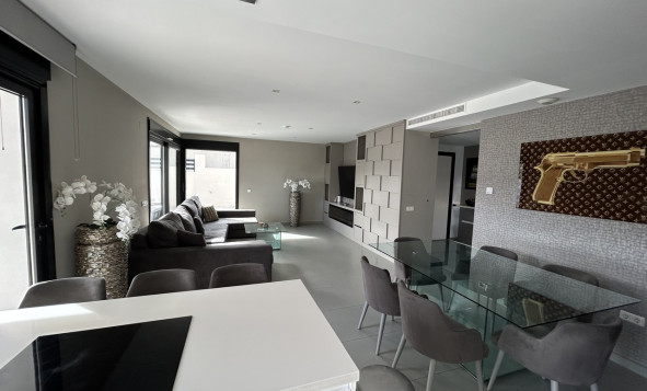 Herverkoop - 3. Vrijstaande villa - Los Balcones - Costa Blanca Zuid