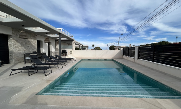 Herverkoop - 3. Vrijstaande villa - Los Balcones - Costa Blanca Zuid