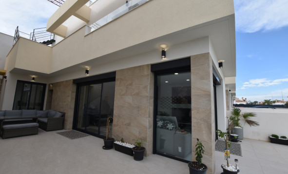 Herverkoop - 3. Vrijstaande villa - Los Montesinos - Costa Blanca Zuid