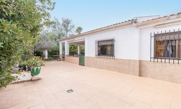 Resale - 6. Detached villa - Hondón de las Nieves - Costa Blanca South