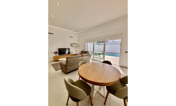 Herverkoop - 3. Vrijstaande villa - Benijófar - Costa Blanca Zuid