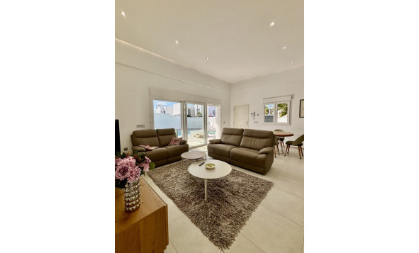 Herverkoop - 3. Vrijstaande villa - Benijófar - Costa Blanca Zuid