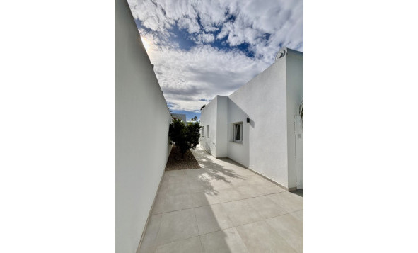 Herverkoop - 3. Vrijstaande villa - Benijófar - Costa Blanca Zuid