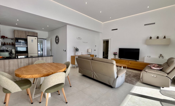 Herverkoop - 3. Vrijstaande villa - Benijófar - Costa Blanca Zuid