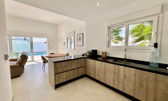 Herverkoop - 3. Vrijstaande villa - Benijófar - Costa Blanca Zuid