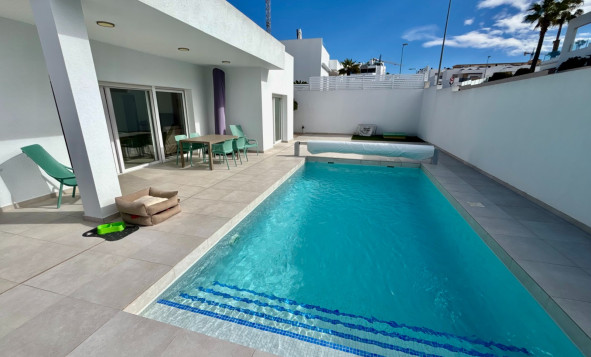 Herverkoop - 3. Vrijstaande villa - Benijófar - Costa Blanca Zuid