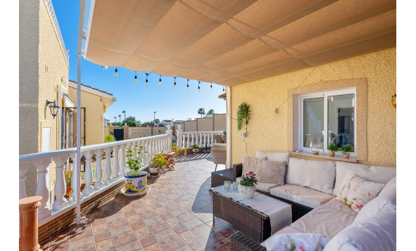 Herverkoop - 3. Vrijstaande villa - Ciudad Quesada - Pueblo Bravo