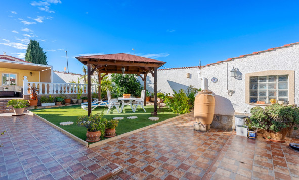 Herverkoop - 3. Vrijstaande villa - Ciudad Quesada - Pueblo Bravo