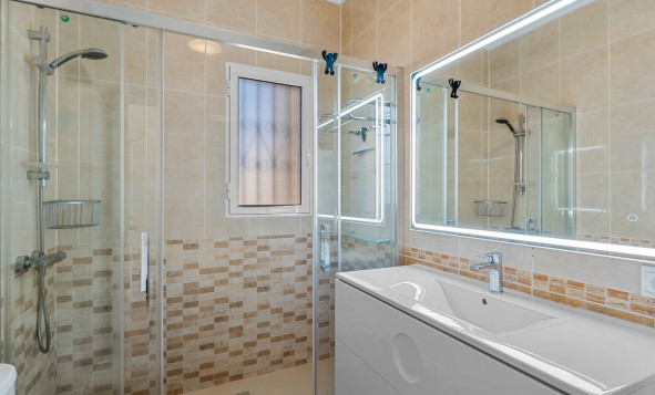 Herverkoop - 3. Vrijstaande villa - Ciudad Quesada - Pueblo Bravo