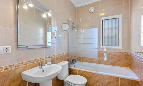 Herverkoop - 3. Vrijstaande villa - Ciudad Quesada - Pueblo Bravo