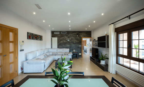 Reventa - 3. Casa indepiende - Jerónimo y Avileses - Jerónimo y Avileses - Town