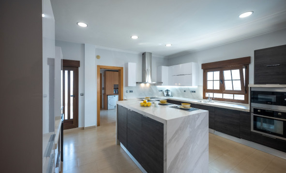 Reventa - 3. Casa indepiende - Jerónimo y Avileses - Jerónimo y Avileses - Town