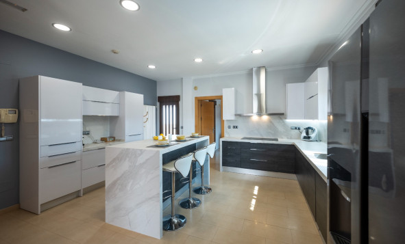 Reventa - 3. Casa indepiende - Jerónimo y Avileses - Jerónimo y Avileses - Town