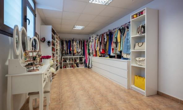 Reventa - 3. Casa indepiende - Jerónimo y Avileses - Jerónimo y Avileses - Town