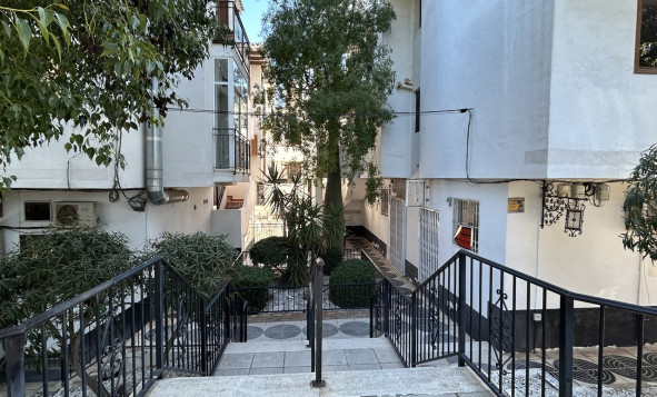 Reventa - Propiedades comerciales - Villamartin - Costa Blanca Sur