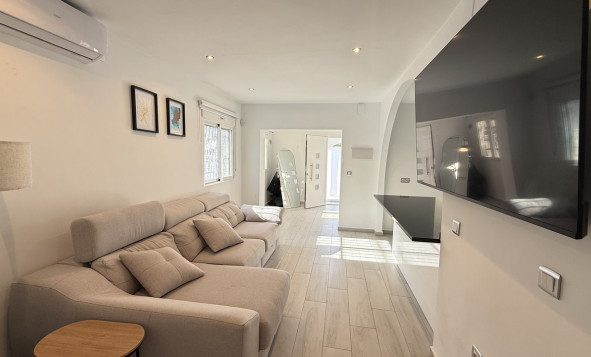 Herverkoop - 3. Vrijstaande villa - Villamartin - Costa Blanca Zuid