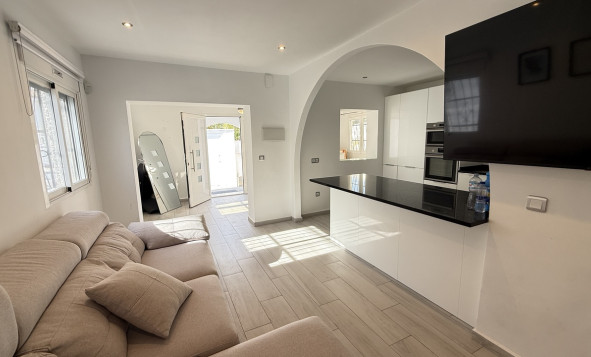 Herverkoop - 3. Vrijstaande villa - Villamartin - Costa Blanca Zuid